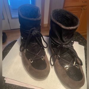 The original MOONBOOTS  BRAND Technica. Glitter and black.Good  used condition.